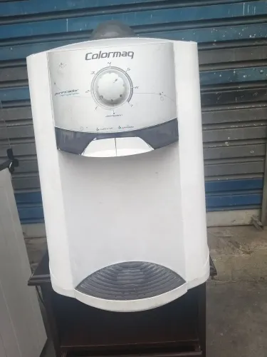 Vende Se um Purificador Bebedouro colomarq Premium