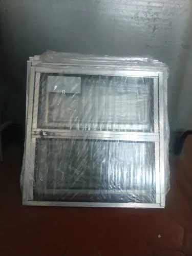 Basculante de alumínio 40x40cm