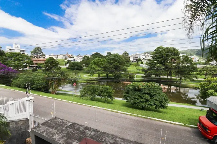 Casa á venda, 3 suítes, frente ao Lago com vista incrível - Pedra Branca, Palhoça/SC