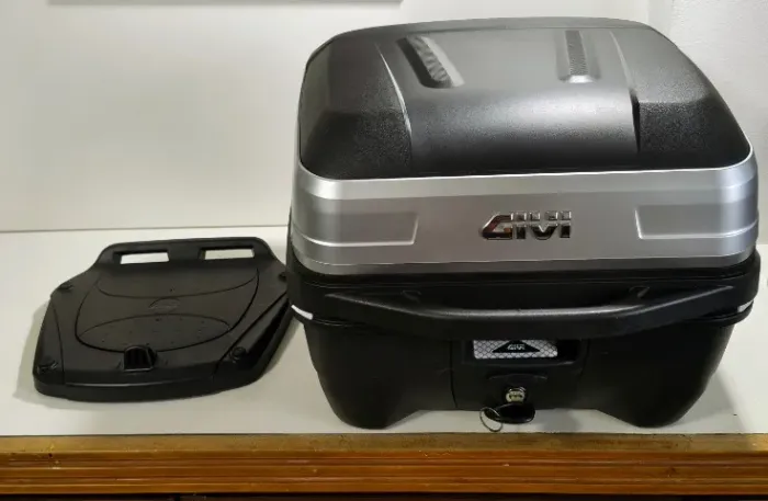 Baú / Bauleto Givi Monolock Traffic Ill T33nbr 33 Litros Preto