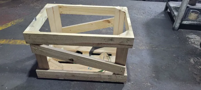 Vendo caixa de madeira