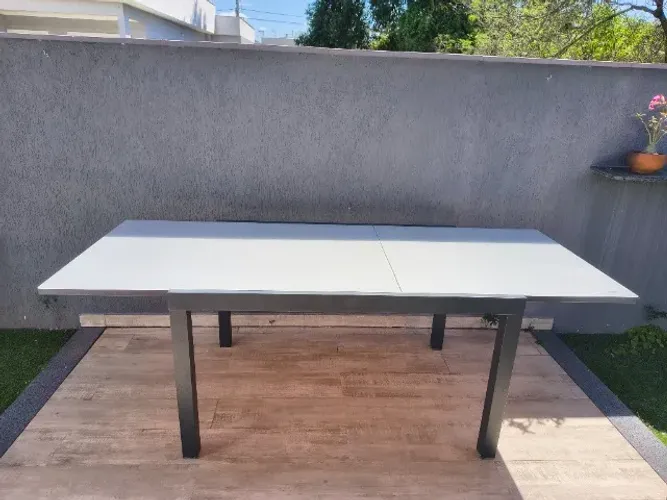 Mesa de área gourmet extensível com 6 cadeiras 
