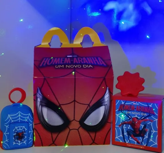 Kit caixinha Mac lanche feliz McDonald's e miniatura mochila azul ho Aranha um novo dia .
