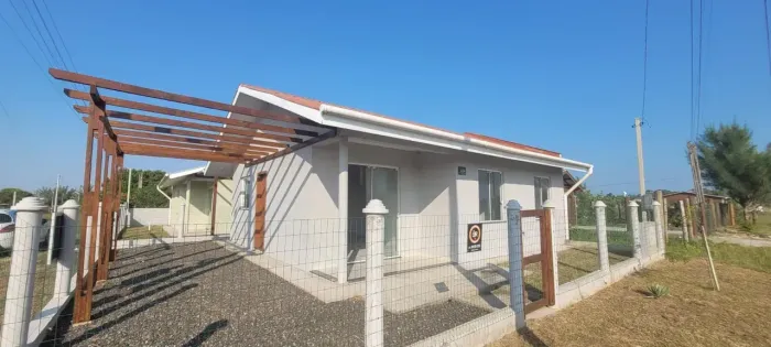 Imóvel para venda possui 75 metros quadrados com 3 quartos em Pérola - Arroio do Sal - RS