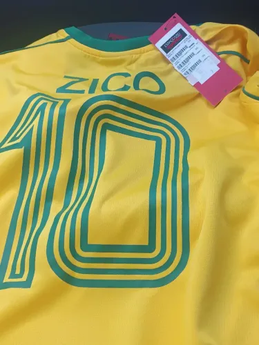 Camisa do Flamengo do Brasil com assinatura do Zico