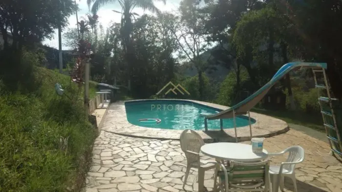 Sítio Catonho com extensa área verde e piscina. Campo de futebol e Churrasqueira! Nascente