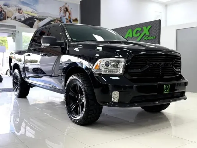 Ram Classic Laramie Night Edition 5.7 V8 16V Gasolina 4X4 Aut. 2022