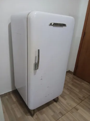 Geladeira antiga anos 60 *funcionando*