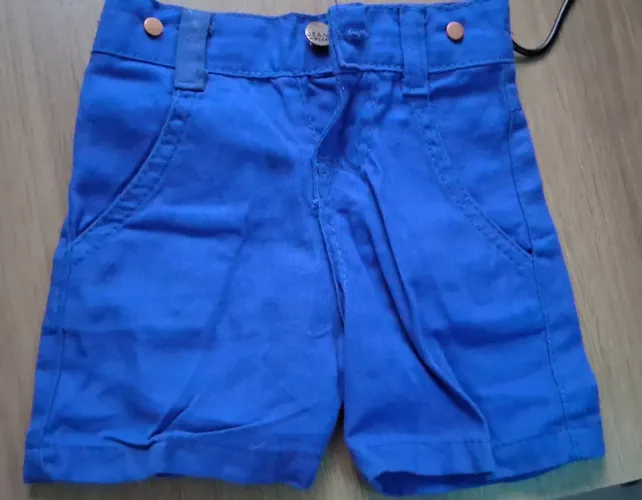 Short com suspensório para bebês de até 1 anos e meio.