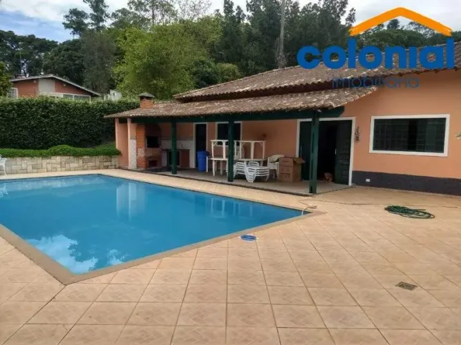 LINDA CHÁCARA CASA COM 4 SUÍTES, PISCINA E CAMPO DE FUTEBOL