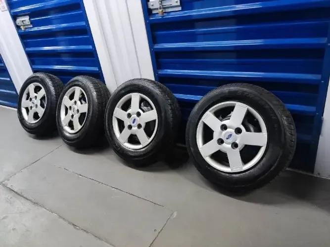Pneus E Rodas Ford Ka Aro 13 175/70 R13 Impecáveis (Usado) Pneus E Rodas Ford Ka Aro 13 17