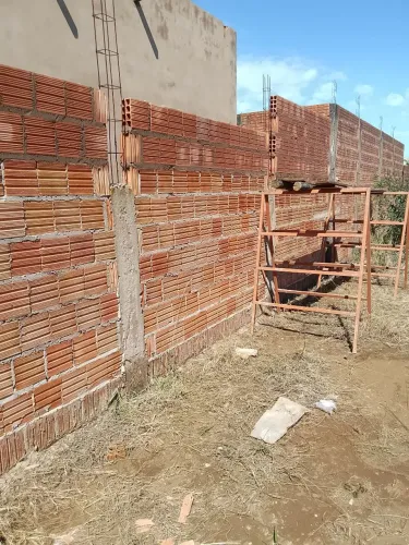 Pedreiro bom e preço bem acessível  diária ou empreitada 