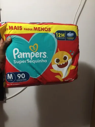 Pacote de fraldas Pampers 90 unidades M