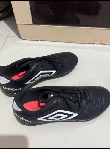 Chuteira umbro original oportunidade
