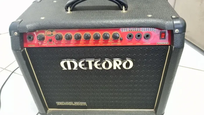 Amplificador Meteoro Demolidor 
