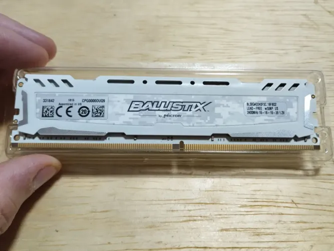 Memória RAM Ballistix 8gb 2400MHz branca