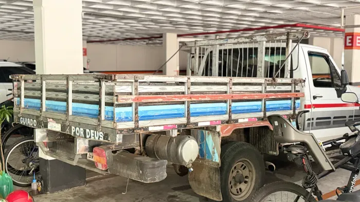 Carroceria de madeira F1000/D20/HR/Hillux etc