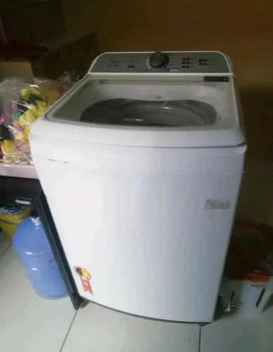 Máquina de lavar muito nova 