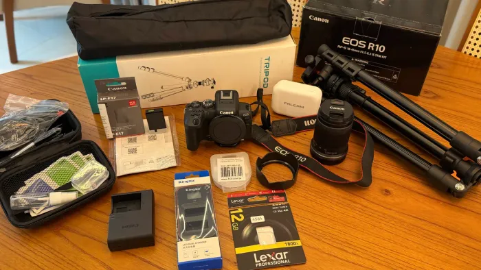 Canon Eos R10 Com Lente 18-150mm F/3.5-6.3 Is St +ACESSORIOS EXTRAS