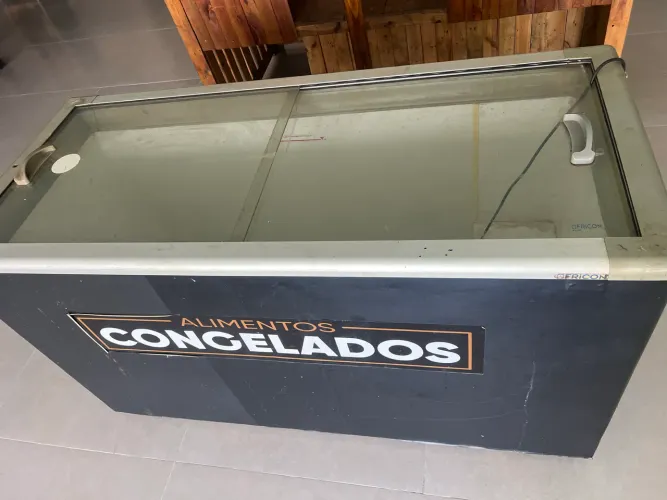 Freezer horizontal Fricon portas de vidro