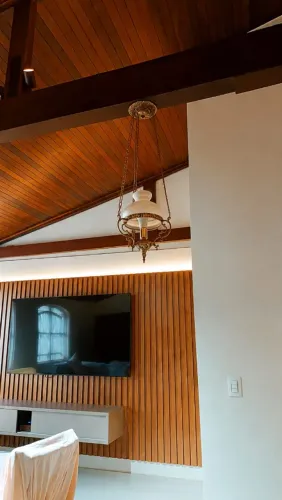 Luminária Suspensa Clássica em Metal e Vidro Opalino Vintage