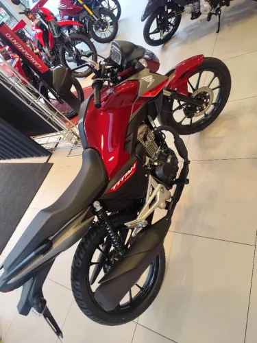 Moto zera comprei a pouco tempo está zerada 