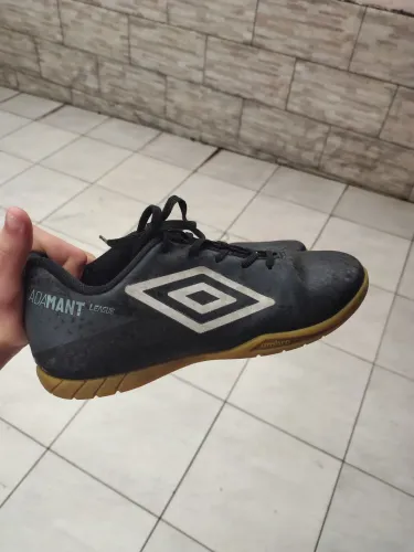 Chuteira de FUTSAL UMBRO 38