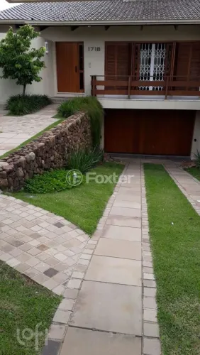 Casa à venda em Vila Nova com 270 m², 3 quartos, 1 suíte, 4 vagas