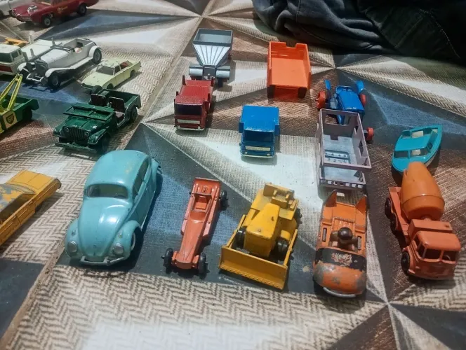 Lote de carinhos vintage mecthbox e Corci toys