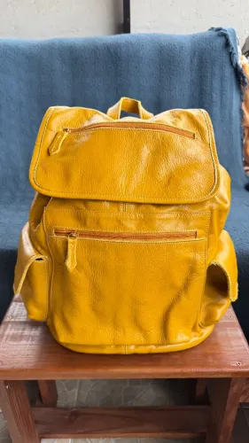 Mochila 100% couro mostarda