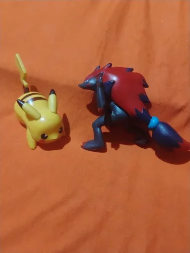Lote Pikachu e zoroart McDonald's ano 2011
