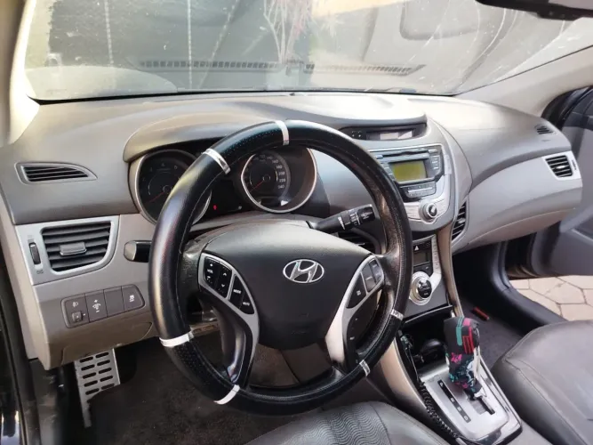 Hyundai Elantra GLS 1.8 16V Aut. 2012
