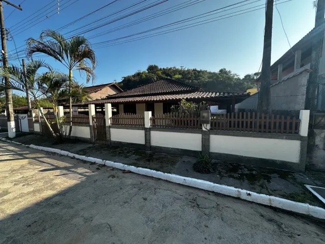 Vendo excelente casa no condomínio Santa Helena Japuíba 