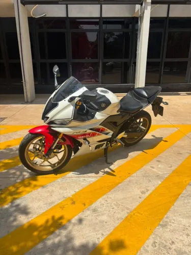 ? Yamaha R3 ABS 2023 - Linda e muito bem cuidada