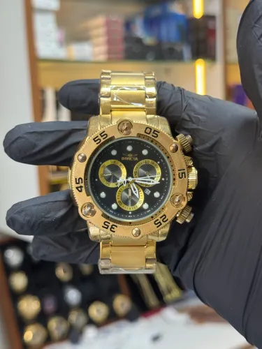 Relógio dourado
