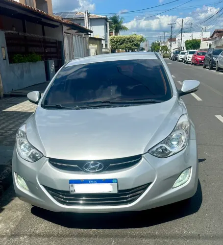 Hyundai Elantra GLS 1.8 16V Aut. 2012