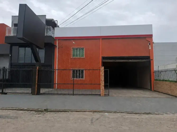 OPORTUNIDADE EXCLUSIVA NA RESSACADA GALPÃO COMERCIAL