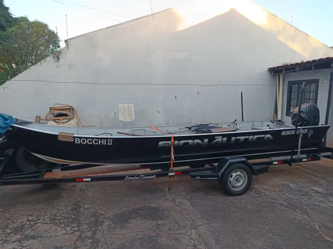 Excelente oportunidade - conjunto perfeito barco levefort e motor Mercury 30hp