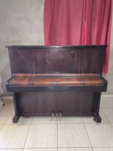 Piano a venda 