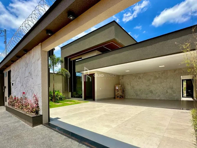 Casa de Alto Padrão à Venda no Jardim Ipê Goiânia | 3 Suítes, Piscina e 215 m²