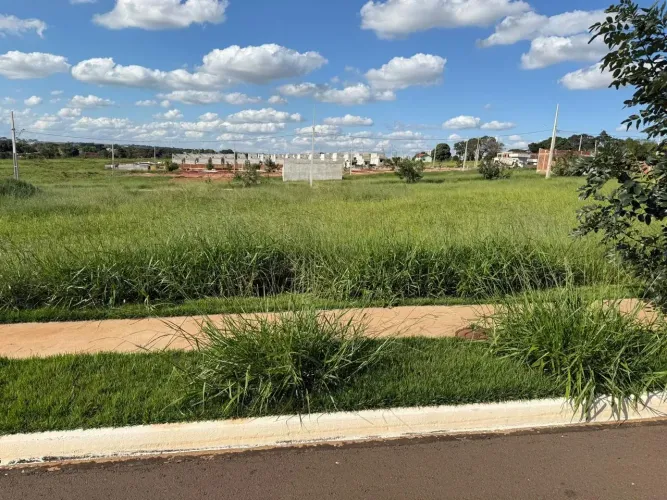 Imóvel para venda possui 300 metros quadrados em Vila City - Paranavaí - PR
