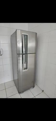 Geladeira ELETROLUX em Aço Escovado.
