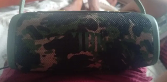 Vendendo por precisão caixinha de som JBL bombox nova