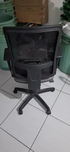 Cadeira de escritório, em bom estado