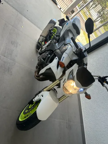 Impecável GSR 750