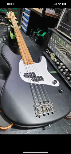 Contra baixo ibanez TR 50 Jazz bass