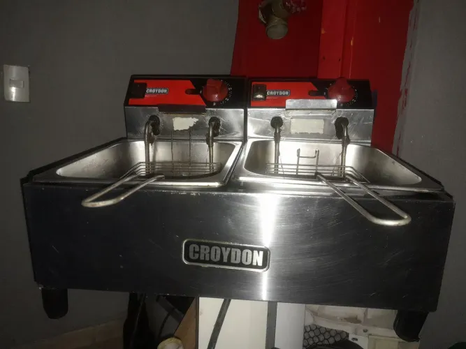 Vendo fritadeira croydon , funcionando perfeitamente.