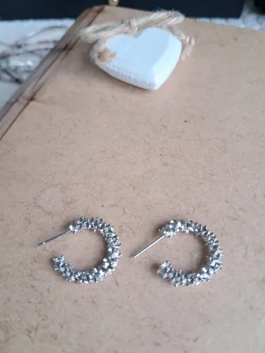 Brinco argola folheada prata com efeito diamantado