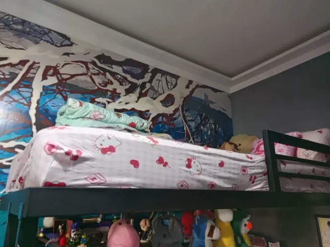 Cama suspensa de ferro