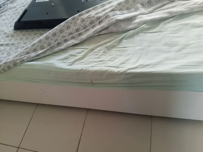 Vende-se cama de solteiro com colchão